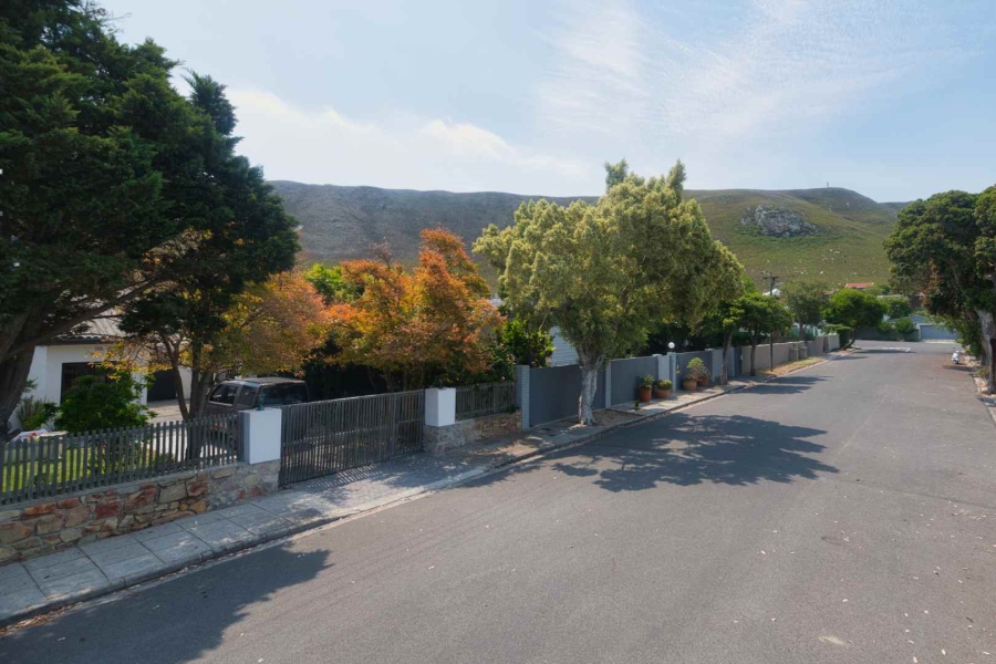 3 Bedroom Property for Sale in Northcliff Western Cape